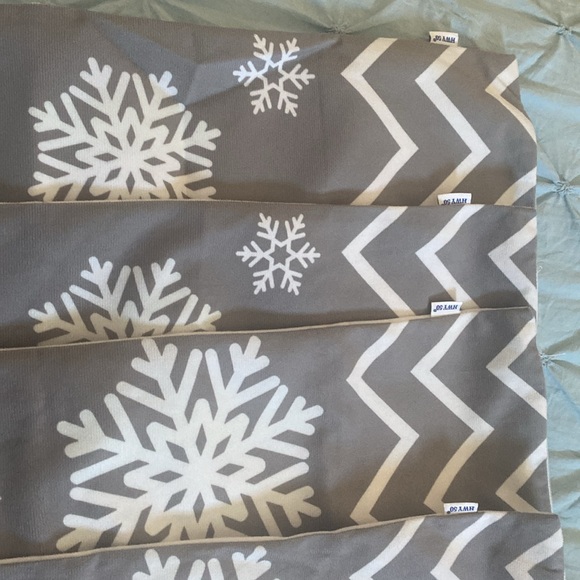 HWY 50 Holiday Snowflake Pillow Cover Shams. 20X20 Set of 4. - Picture 3 of 7